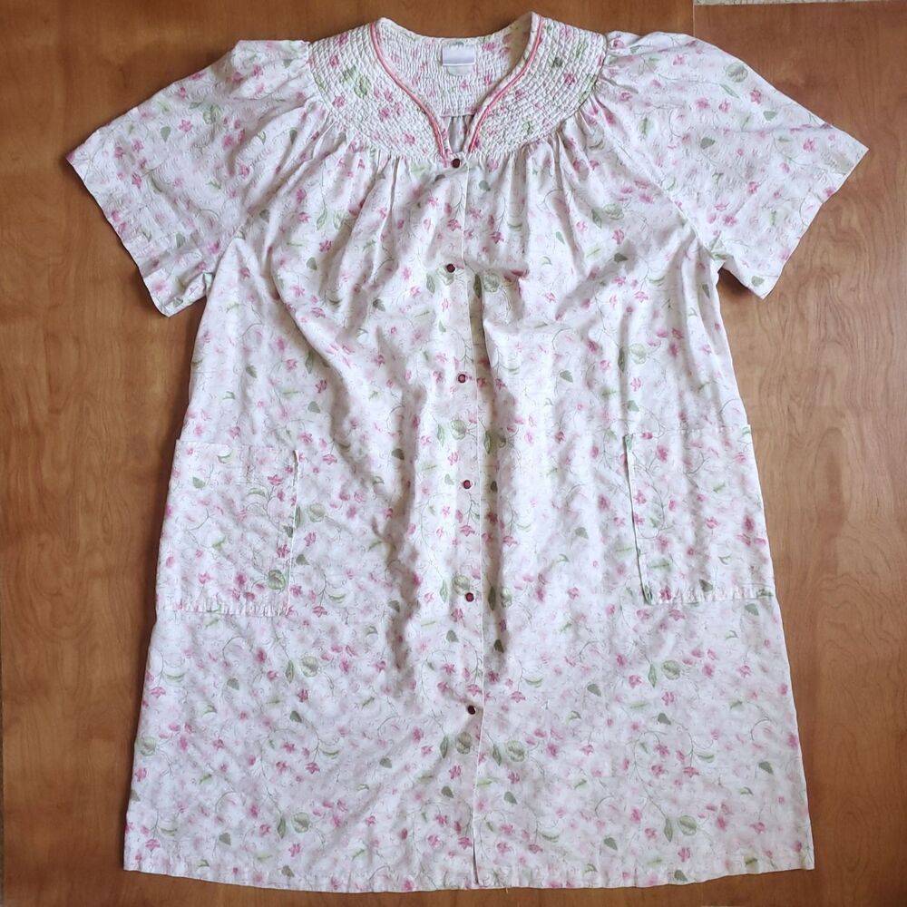 Vintage Floral House Patio Dress Bust 56" Snap Front Pockets Cottagecore Grandma - Picture 3 of 9